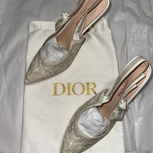 Dior Cream Lace Pointed Slingback Pumps with Bow - Picture 5 of 5